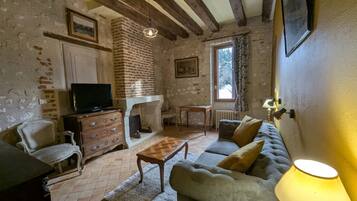 Bedroom 5 | Living area