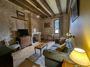 Bedroom 5 | Aire de séjour | Téléviseur