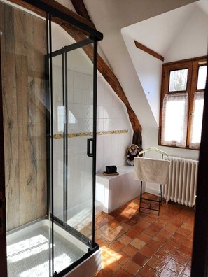 Bedroom 4 | Bathroom