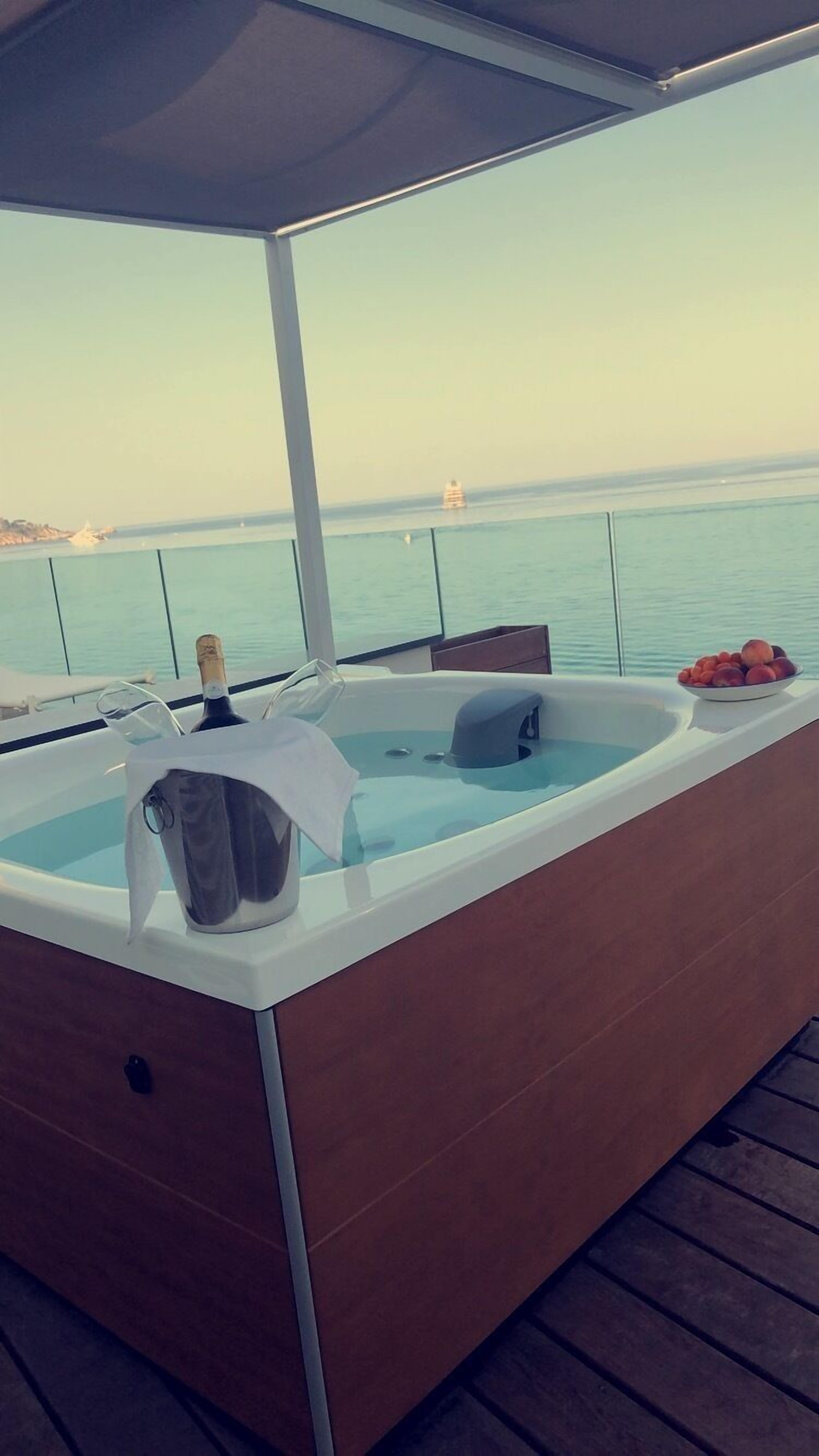 Photo - Nautilus Hotel