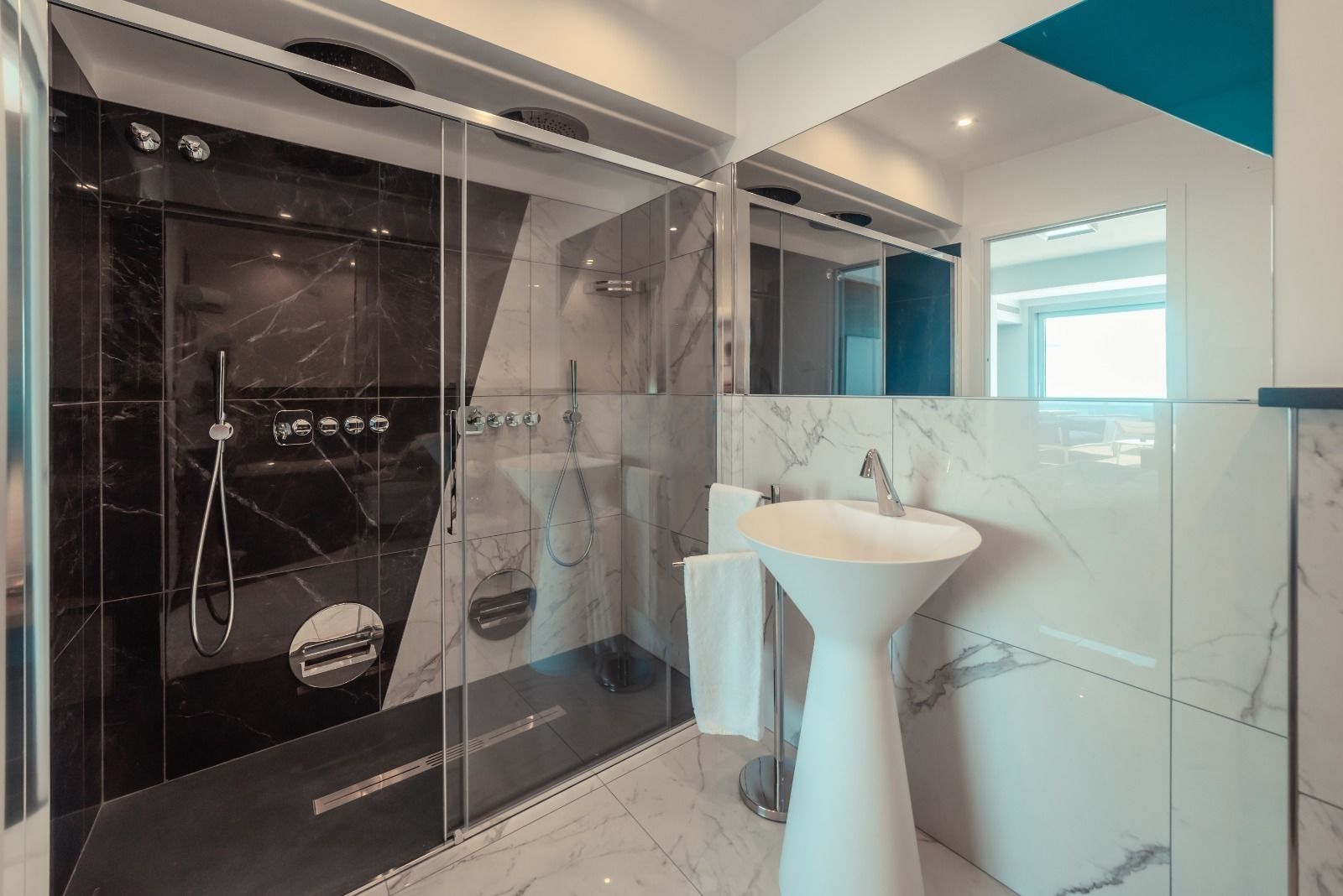 Photo - Nautilus Hotel