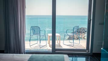 Superior Room, Sea View | 1 bedroom, minibar, in-room safe, desk