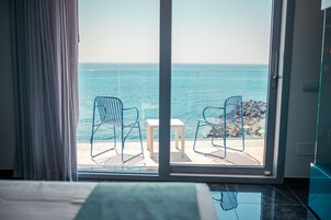 高级房, 海景 | 迷你吧、客房内保险箱、办公桌、遮光窗帘