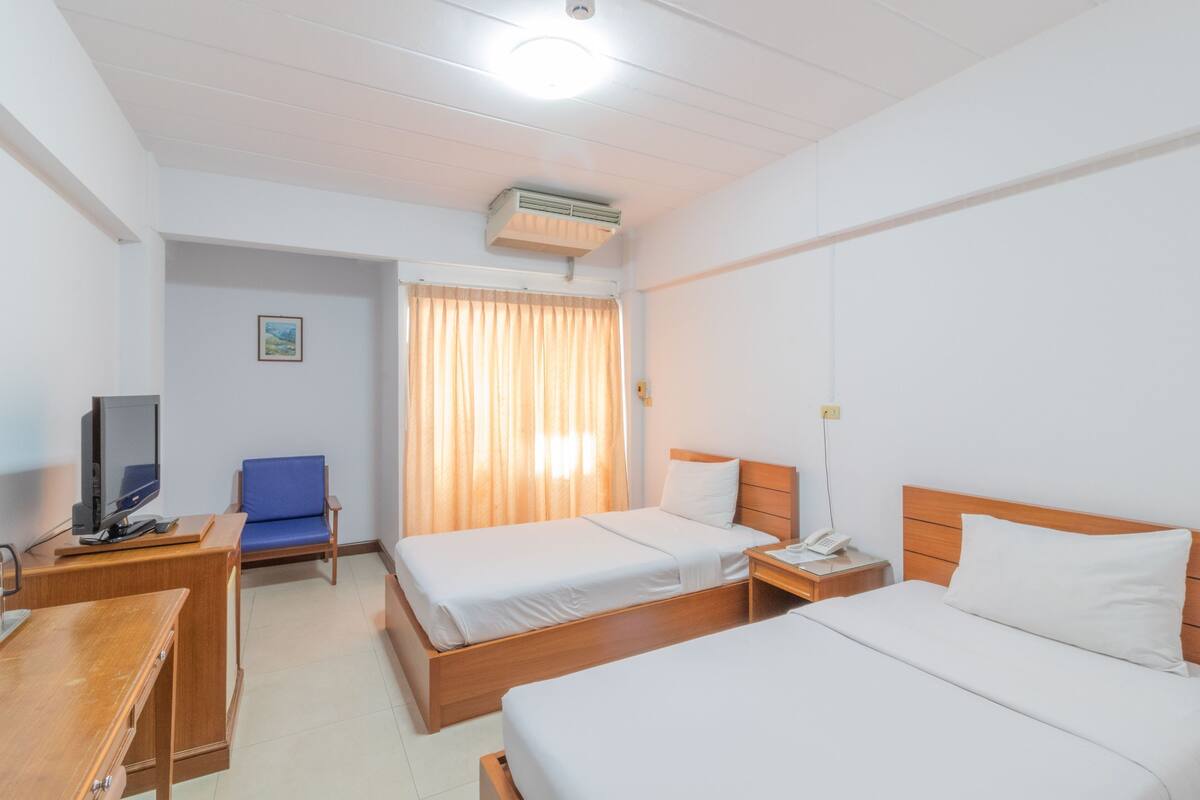Minibar, desk, WiFi (free), bed sheets