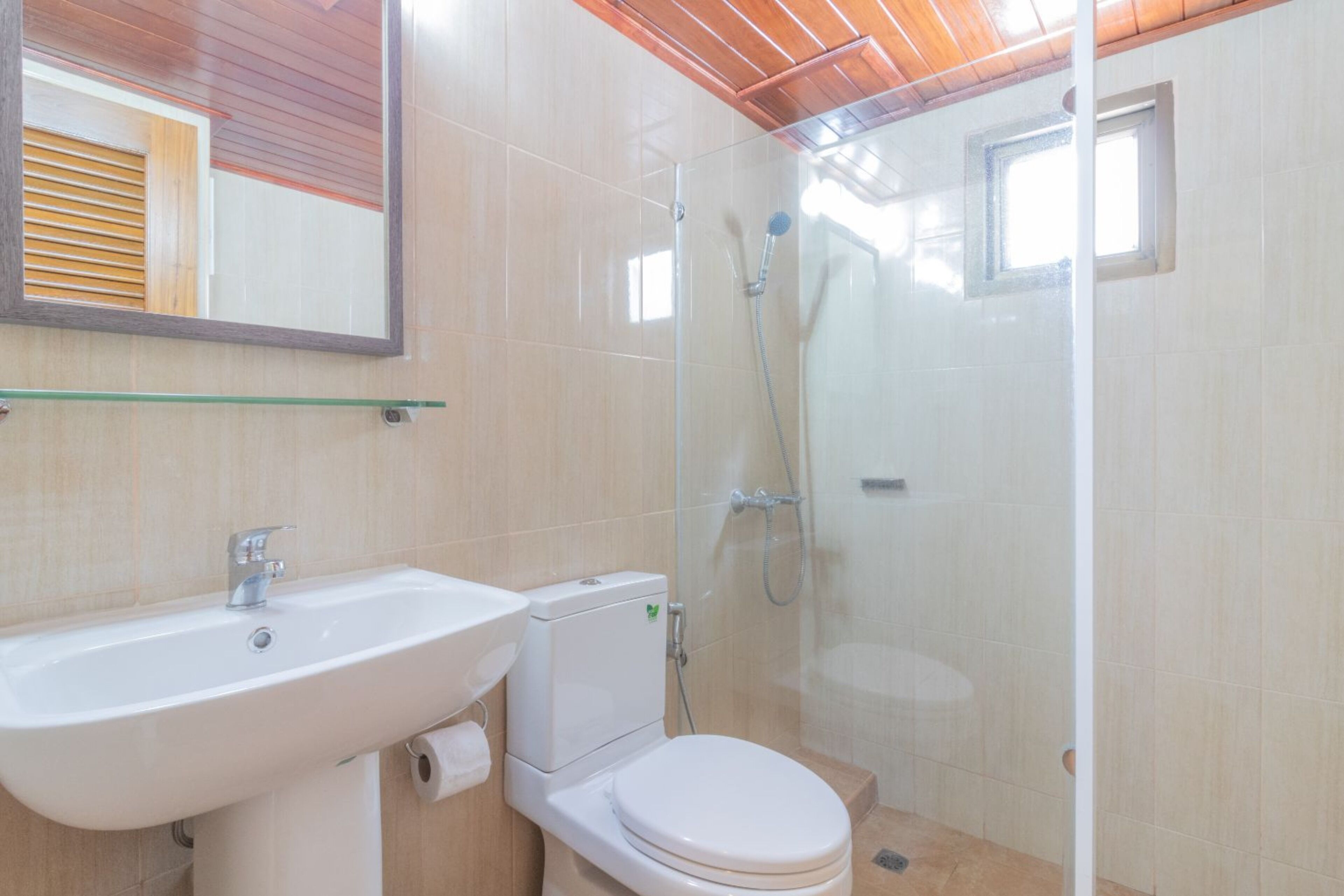 deluxe family room with two bathrooms | bathroom | shower, bidet, towels, soap