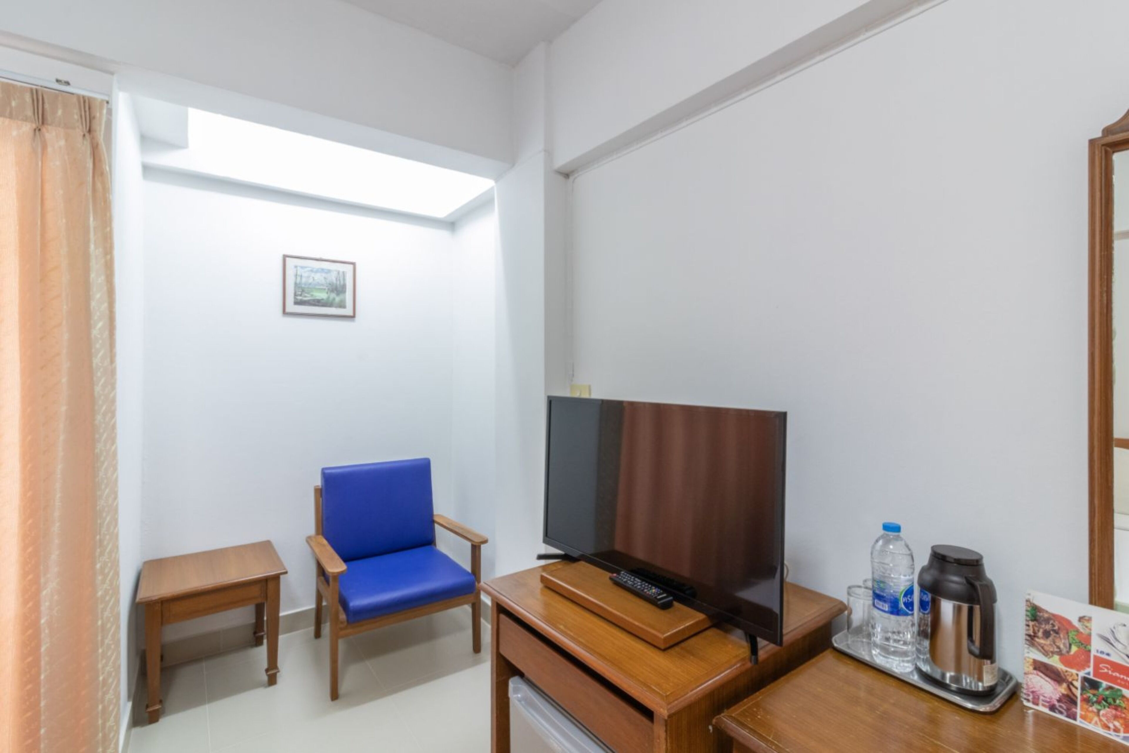 deluxe family room with two bathrooms | 1 bedroom, minibar, desk, free wifi