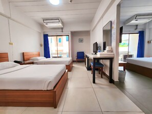Deluxe Family Room with Two Bathrooms | Minibar, desk, free WiFi, bed sheets - Siam Palace Hotel (Bangkok)