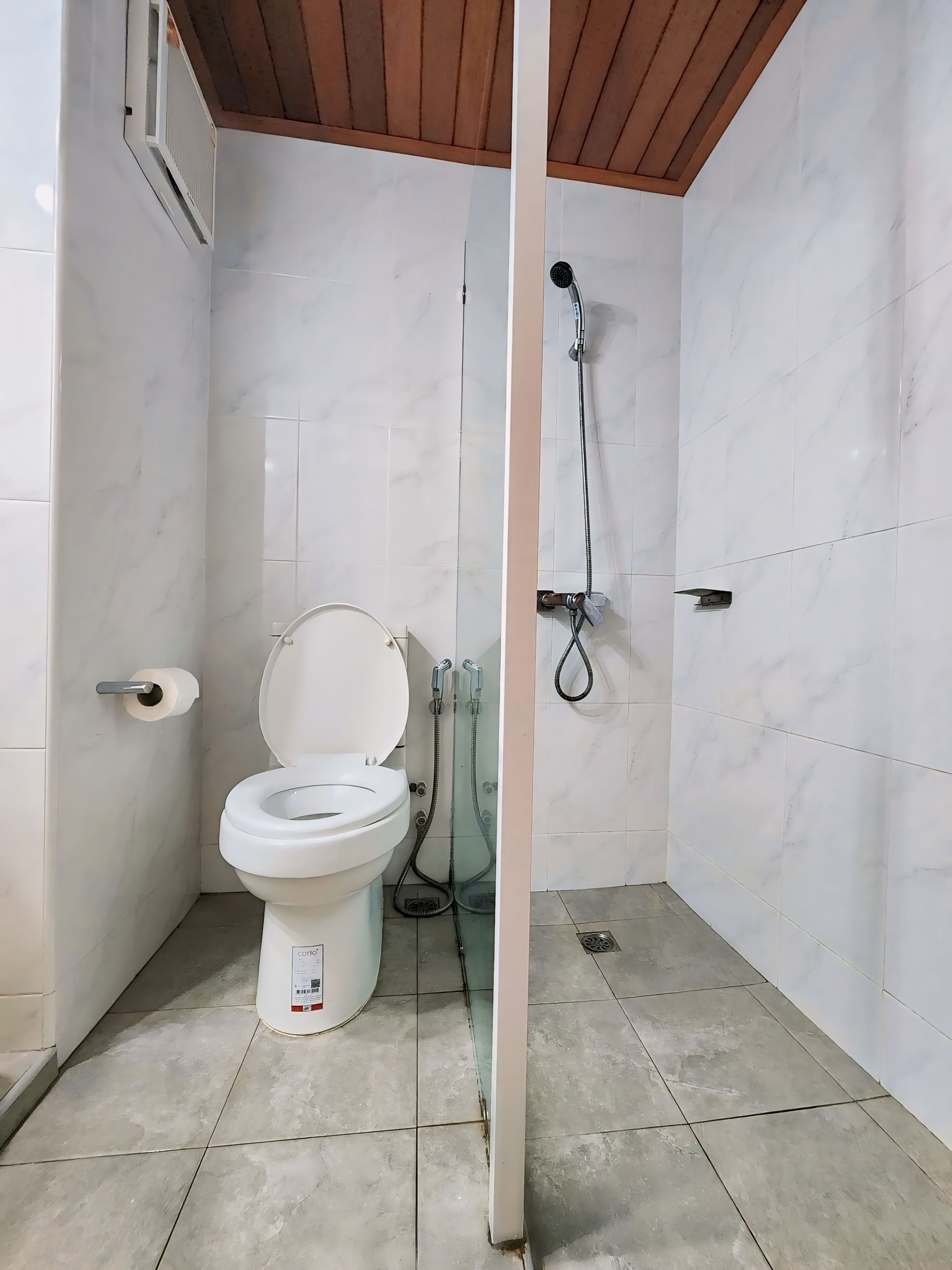 shower, bidet, towels, soap