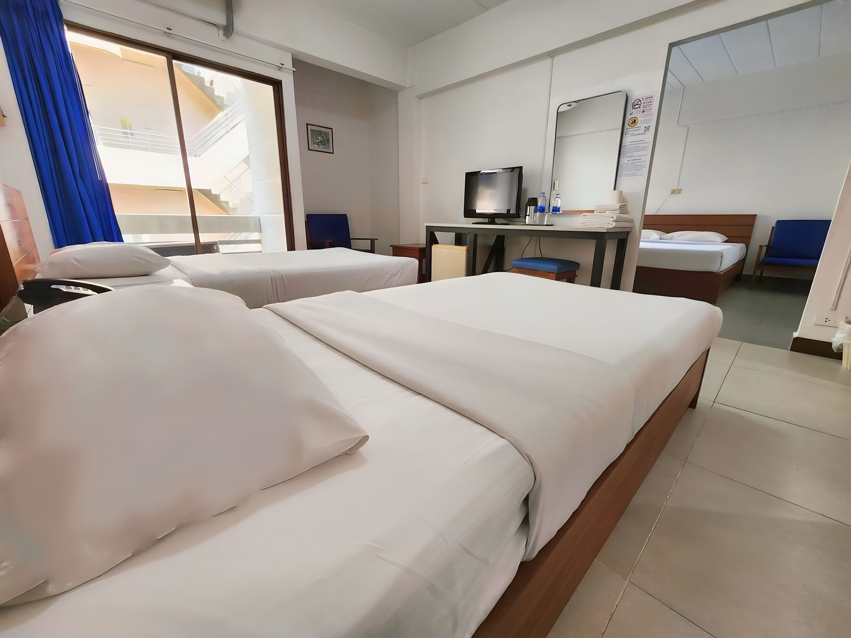 deluxe family room with two bathrooms | 1 bedroom, minibar, desk, free wifi