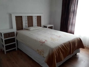 Economy Room | Premium bedding, free WiFi, bed sheets