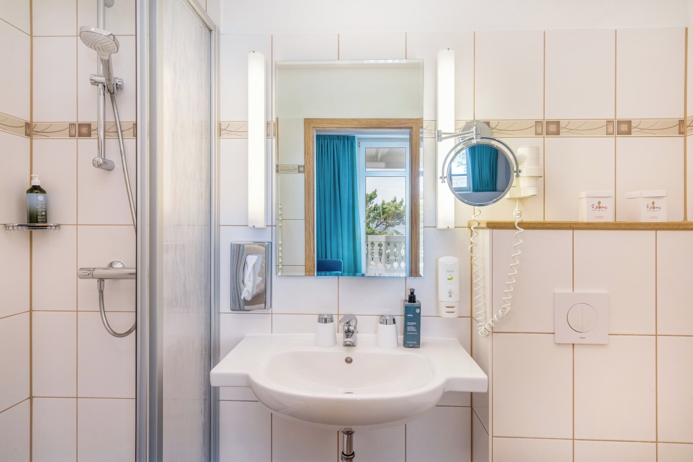 apartment, balcony, sea view | bathroom | shower, free toiletries, hair dryer, bathrobes