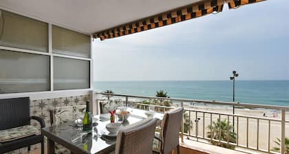 Wohnung mit fantastischem Meerblick, in erster Strandlinie in Carvajal