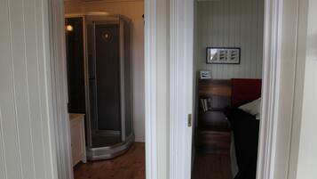 Apartment, 1 Bedroom | Blackout curtains, free WiFi, bed sheets