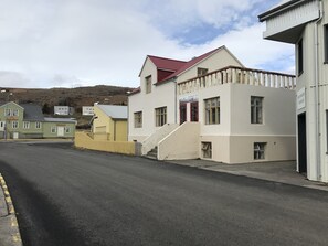 Exterior - Guesthouse Steinhusid (Holmavik)
