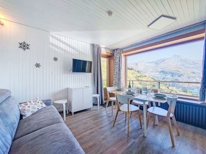 TV - Horizon 2000 (Le Lac) by Interhome (Tignes)