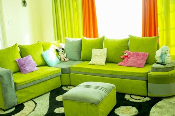 Deluxe Double or Twin Room, 2 Single Beds | Living room