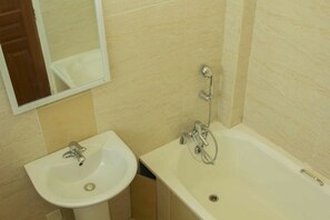 Deluxe Double or Twin Room, 2 Twin Beds | Bathroom | Free toiletries, towels - Faithica Jkia (Syokimau)