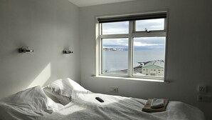 Habitación doble, baño privado, vistas al mar | Vistas desde la habitación