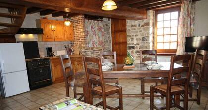 Champsecret : Maison Ancienne avec PoĂȘle, Jardin Clos et Animaux AcceptĂ©s