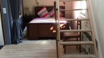 3 Schlafzimmer, Schreibtisch, Bügeleisen/Bügelbrett, Reisekinderbett