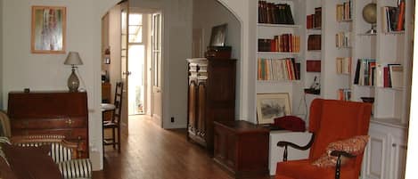 TV, DVD player, books, stereo