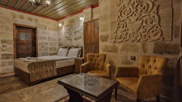 Chambre Double Deluxe | Draps en coton égyptien, literie de qualité supérieure, minibar, bureau