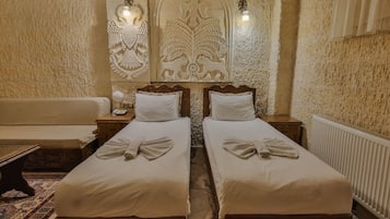 Deluxe Double or Twin Room | Egyptian cotton sheets, premium bedding, minibar, desk