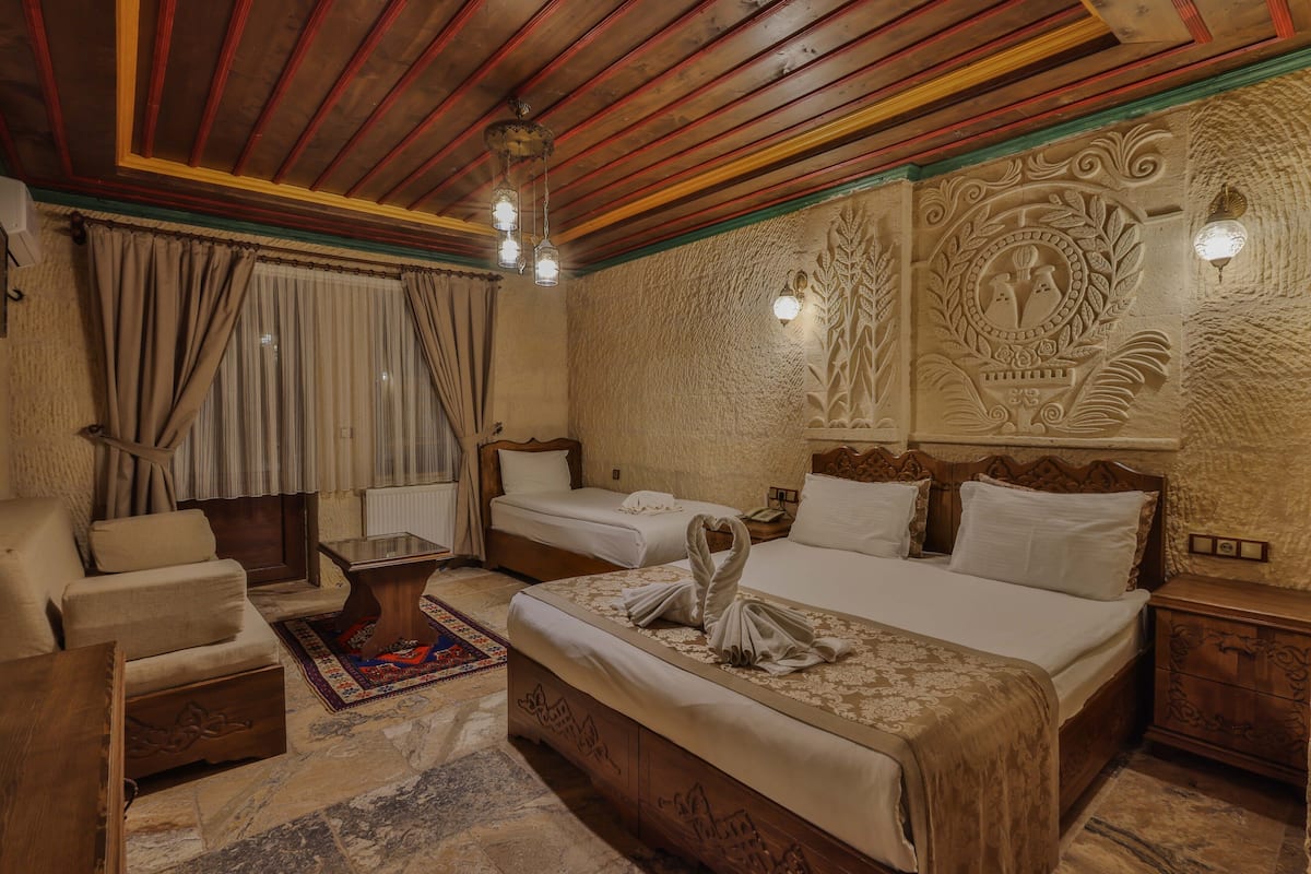 Family Room | Egyptian cotton sheets, premium bedding, minibar, desk
