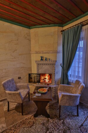 Superior Room | Egyptian cotton sheets, premium bedding, minibar, desk - Feel Cappadocia Stone House (Nevsehir)