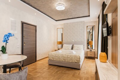 Nicholas Point Apartments and Rooms