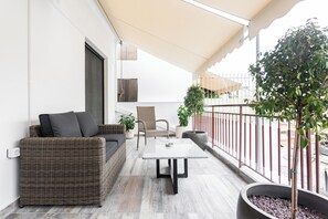 One bedroom Penthouse apartment | Terrace/patio - Nicholas Point Apartments and Rooms (Athens)