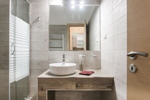 Apartment, 1 Bedroom, Balcony (Artistic) | Bathroom | Shower, free toiletries, hair dryer, towels - Nicholas Point Apartments and Rooms (Athens)