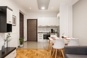 Appartement, 1 chambre, balcon (Bright and Spacy) | Aire de séjour | Téléviseur à écran plat