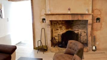 Télévision, cheminée