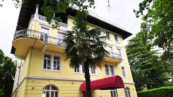 Esterni