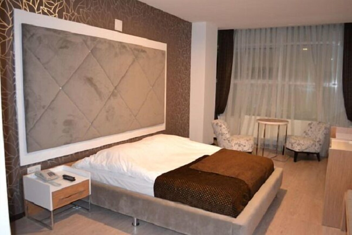 Suite | 1 bedroom, desk, free WiFi