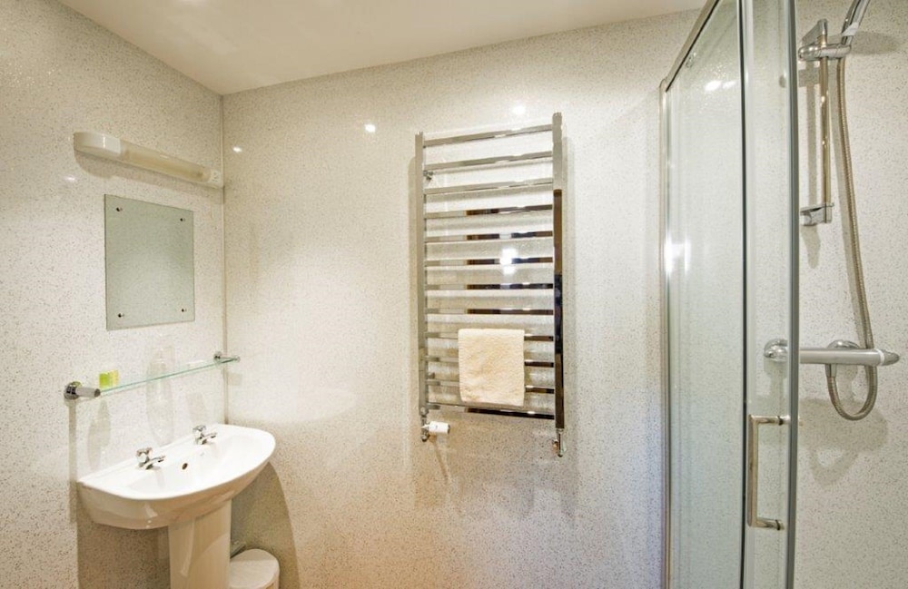 Llanerchindda Farm by null