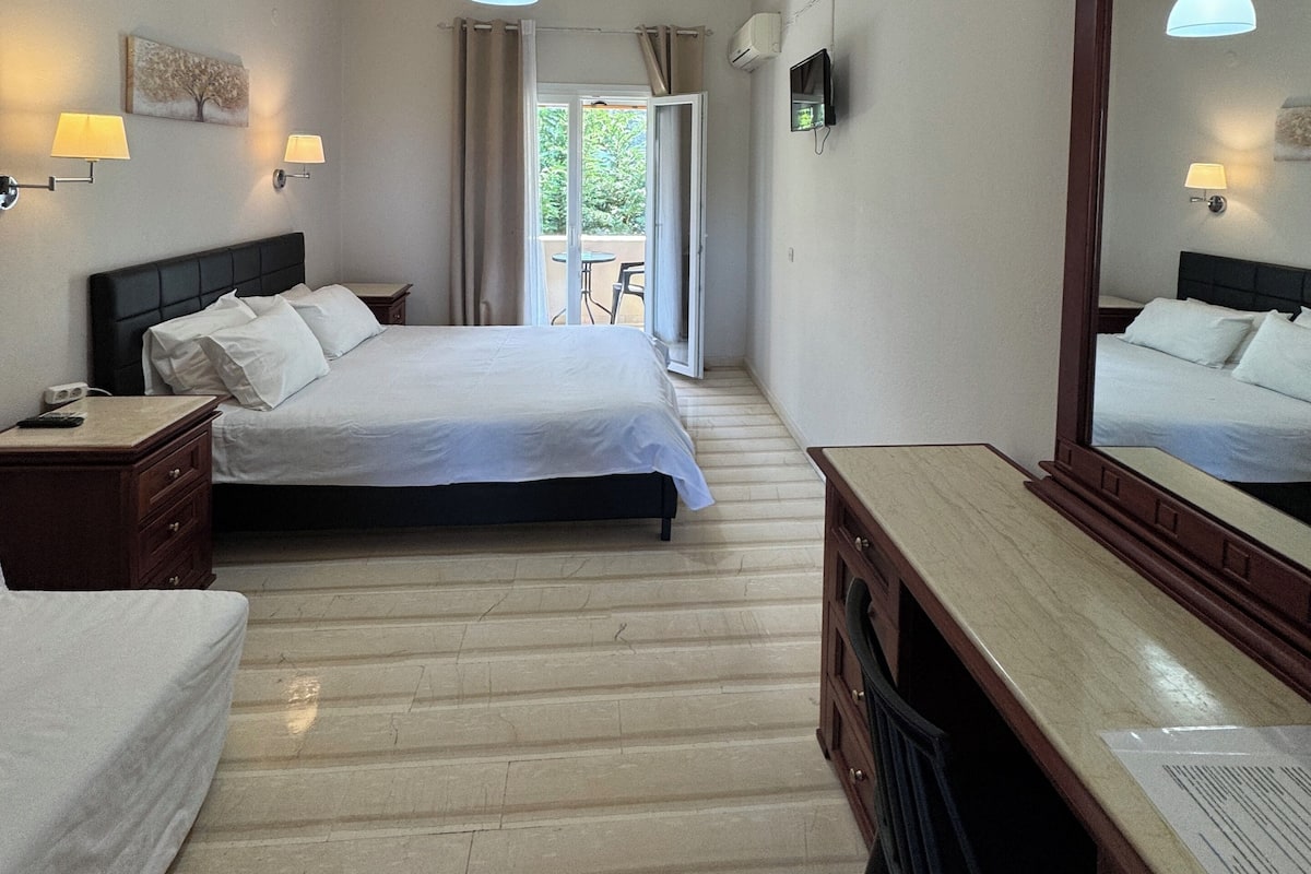Comfort-Doppelzimmer | 2 Schlafzimmer, hochwertige Bettwaren, laptopgeeigneter Arbeitsplatz