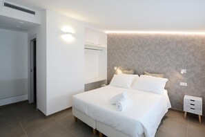 Minibar, in-room safe, individually decorated, individually furnished - Miramed Rooms (Termoli)