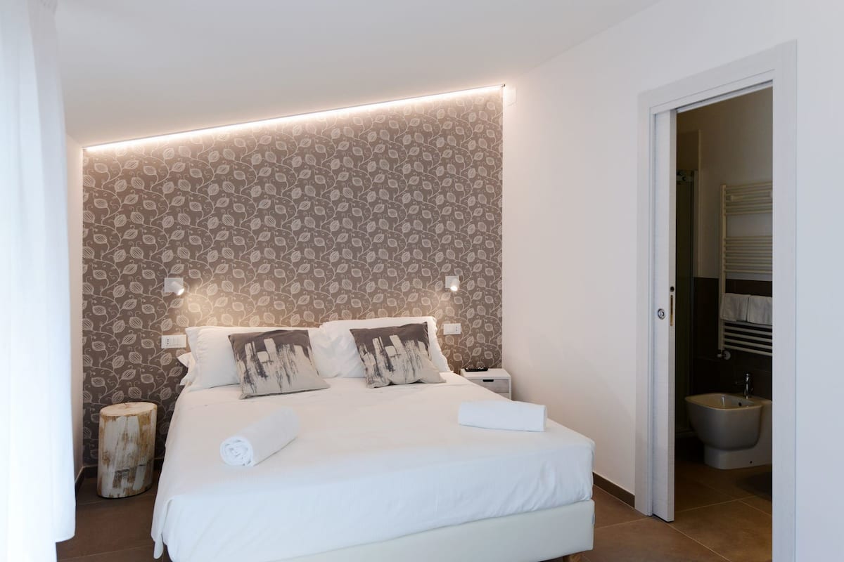 Minibar, coffres-forts dans les chambres, décoration personnalisée
