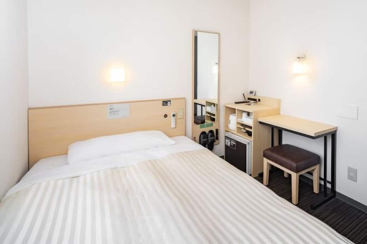 Blackout curtains, soundproofing, free WiFi, bed sheets