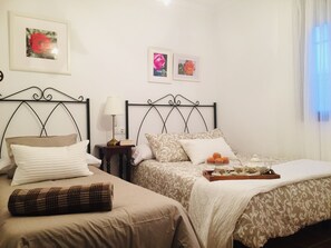 2 Schlafzimmer, Schreibtisch, Bügeleisen/Bügelbrett, WLAN