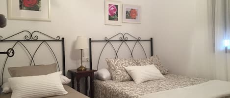 2 bedrooms, desk, iron/ironing board, WiFi