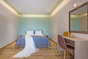 2 bedrooms, in-room safe, iron/ironing board, free WiFi
