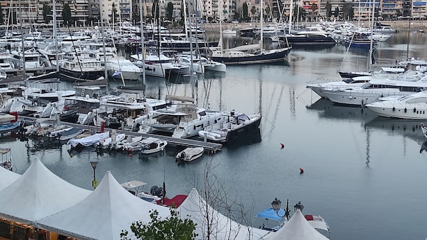 A marina with numerous boats docked, surrounded by a cityscape with buildings. - ATHENS RIVIERA SEE VIEW  APARTMENT (Pireas)