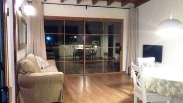 Apartment, 2 Bedrooms (1) | Living room | TV