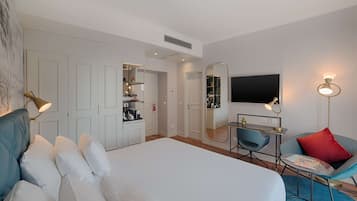 Minibar, coffres-forts dans les chambres, bureau, Wi-Fi gratuit