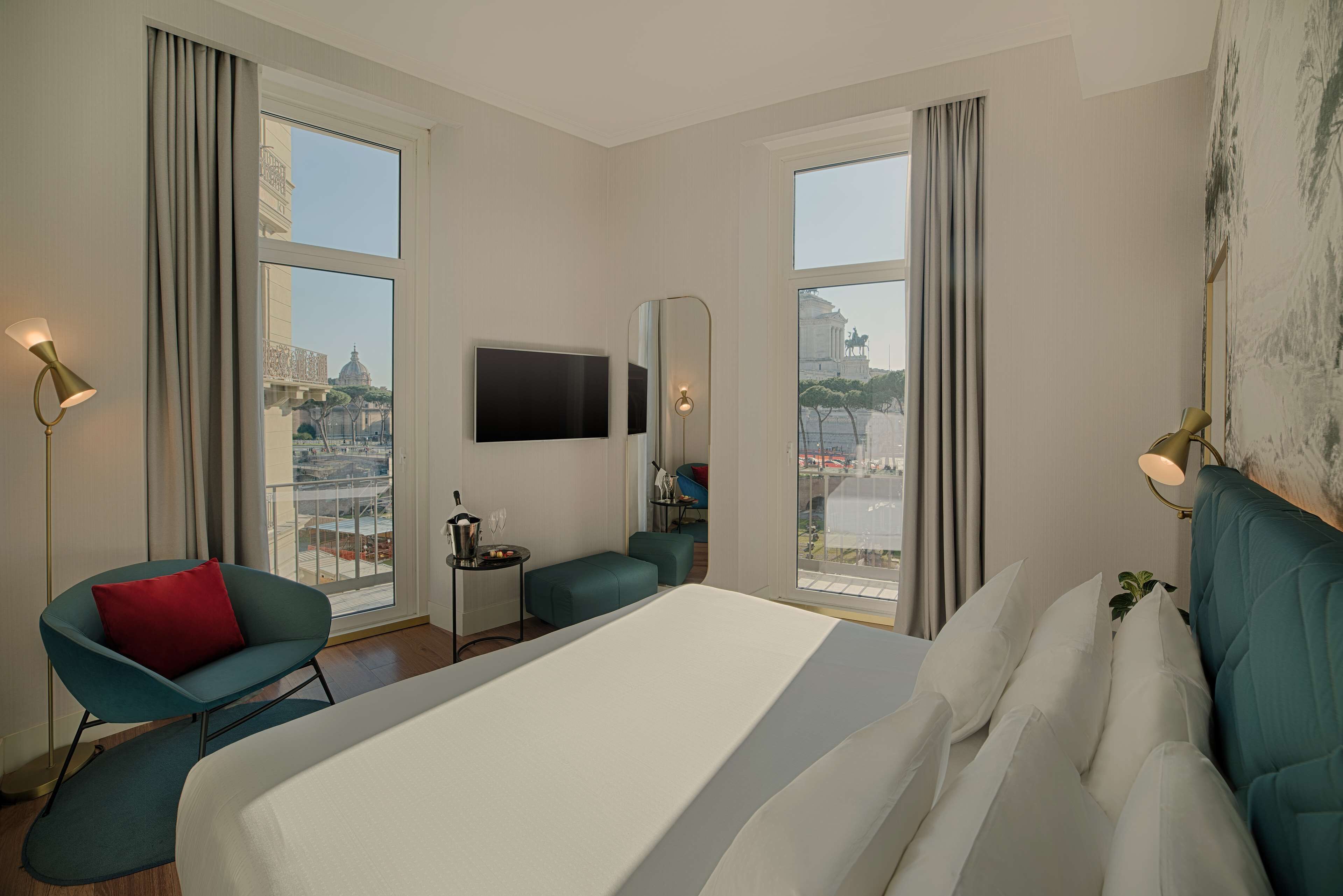 minibar, in-room safe, desk, free wifi