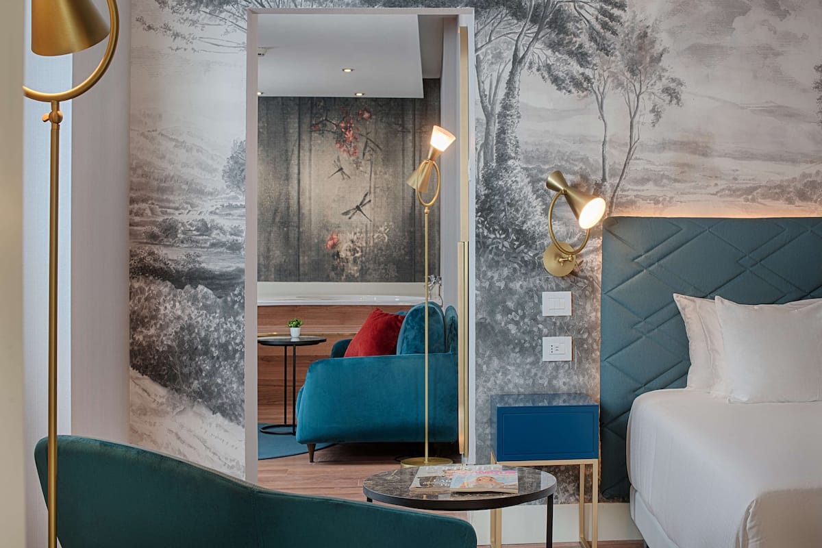 Suite (Fori Imperiali) | Minibar, in-room safe, desk, free WiFi