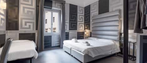 Classic Triple Room | Down duvets, minibar, desk, bed sheets